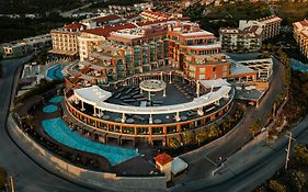 Qlusive Hotel